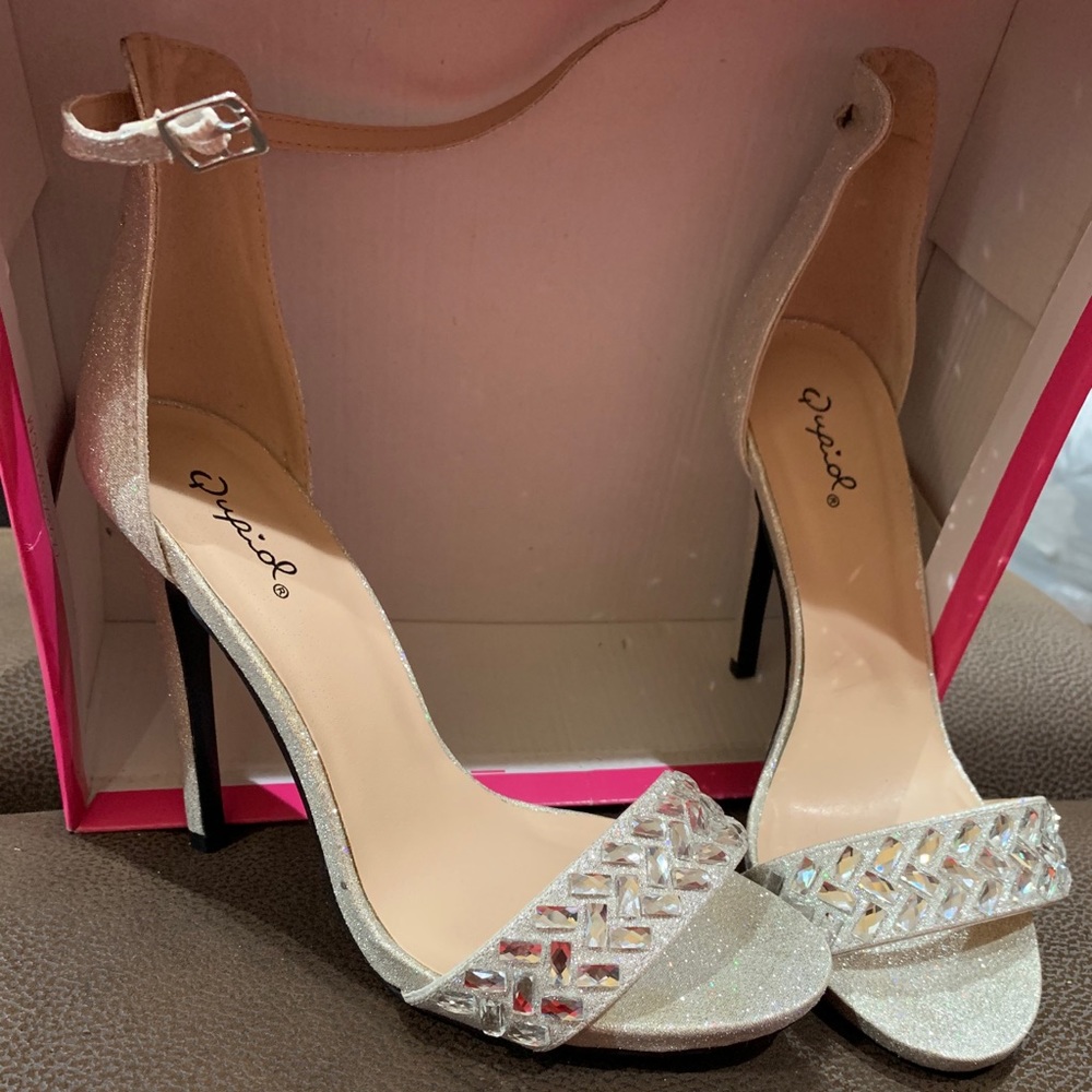Qupid silver glitter fabric heels